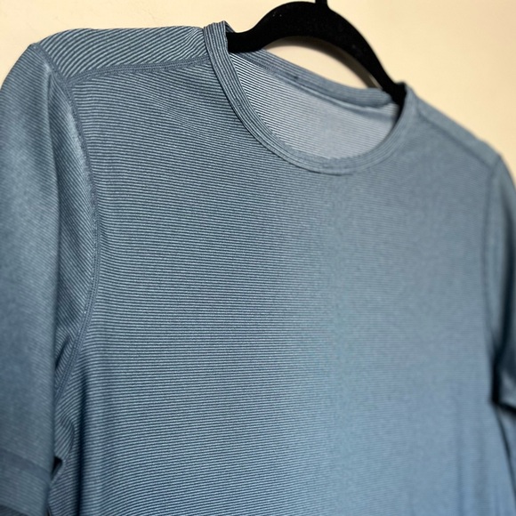 Vuori Men's Slate Blue Short Sleeve Tee - Picture 2 of 5